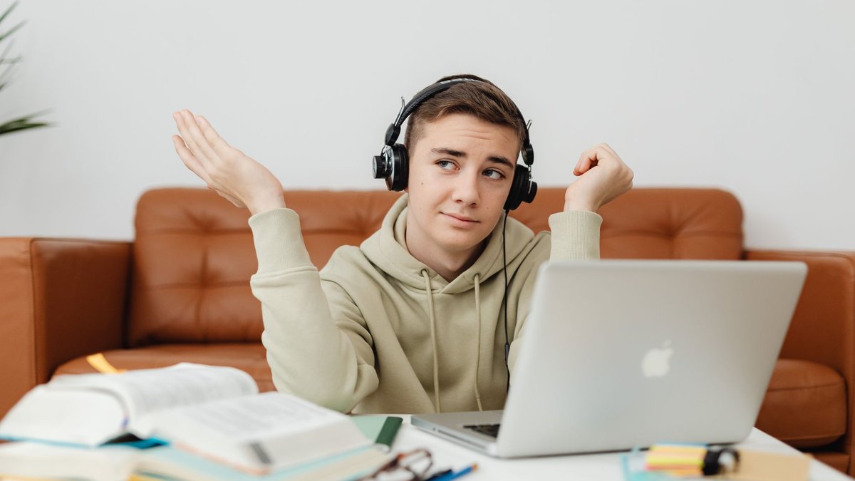 Jura auf YouTube lernen: Die besten Kanäle fürs Studium