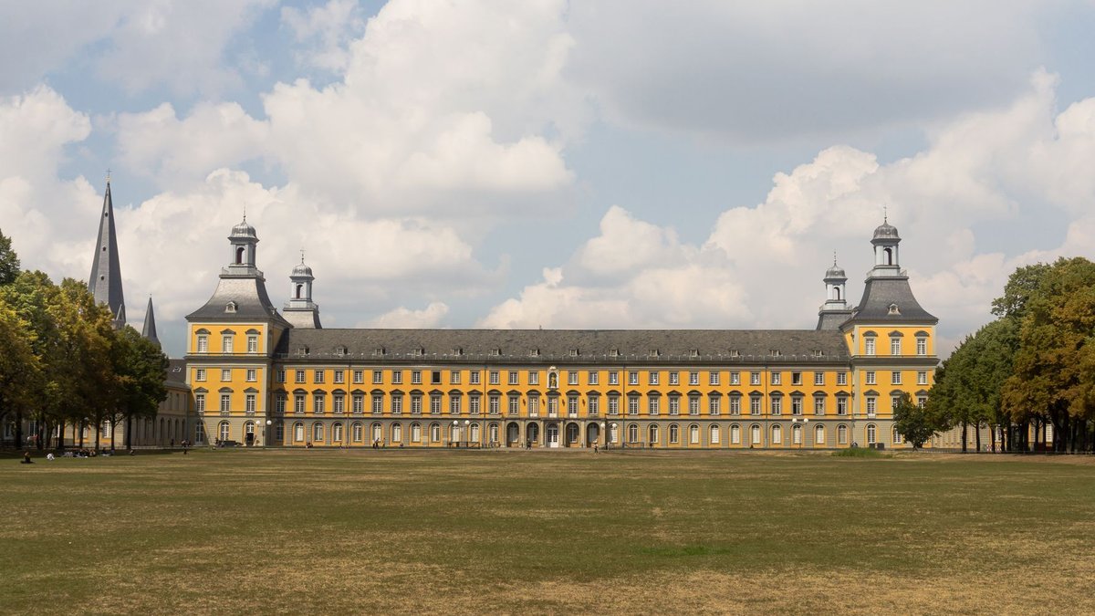Uni Bonn Jura: Warum hier 78 % das Examen bestehen