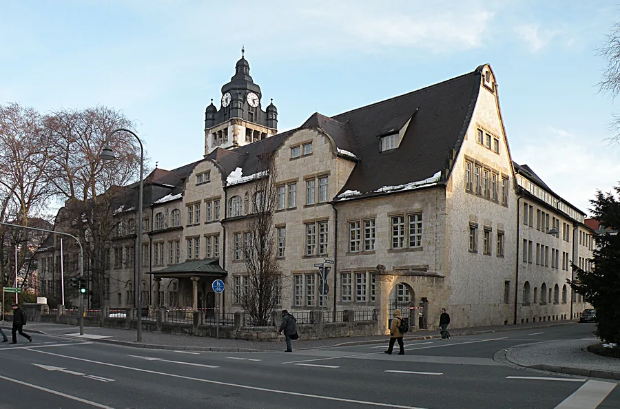 Universitätshauptgebäude der Friedrich-Schiller-Universität Jena am Fürstengraben mit Uhrturm