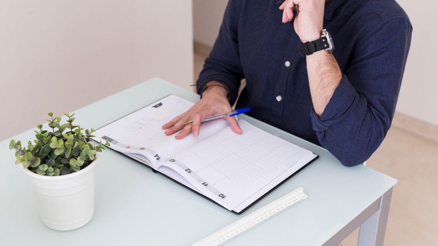 Manual Appointment Scheduling Why It’s Time-Consuming and Prone to Errors