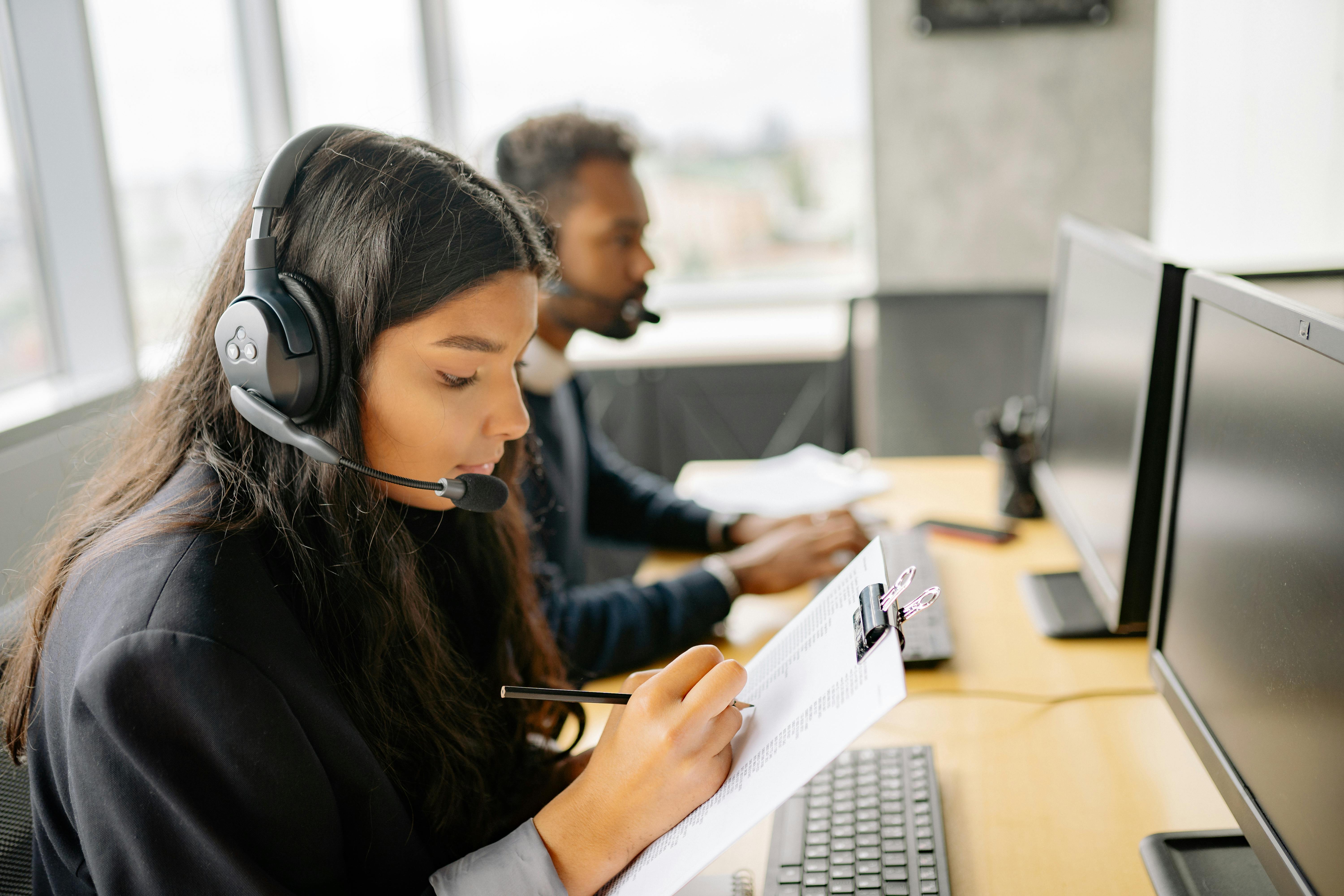 customer support employee using checklist