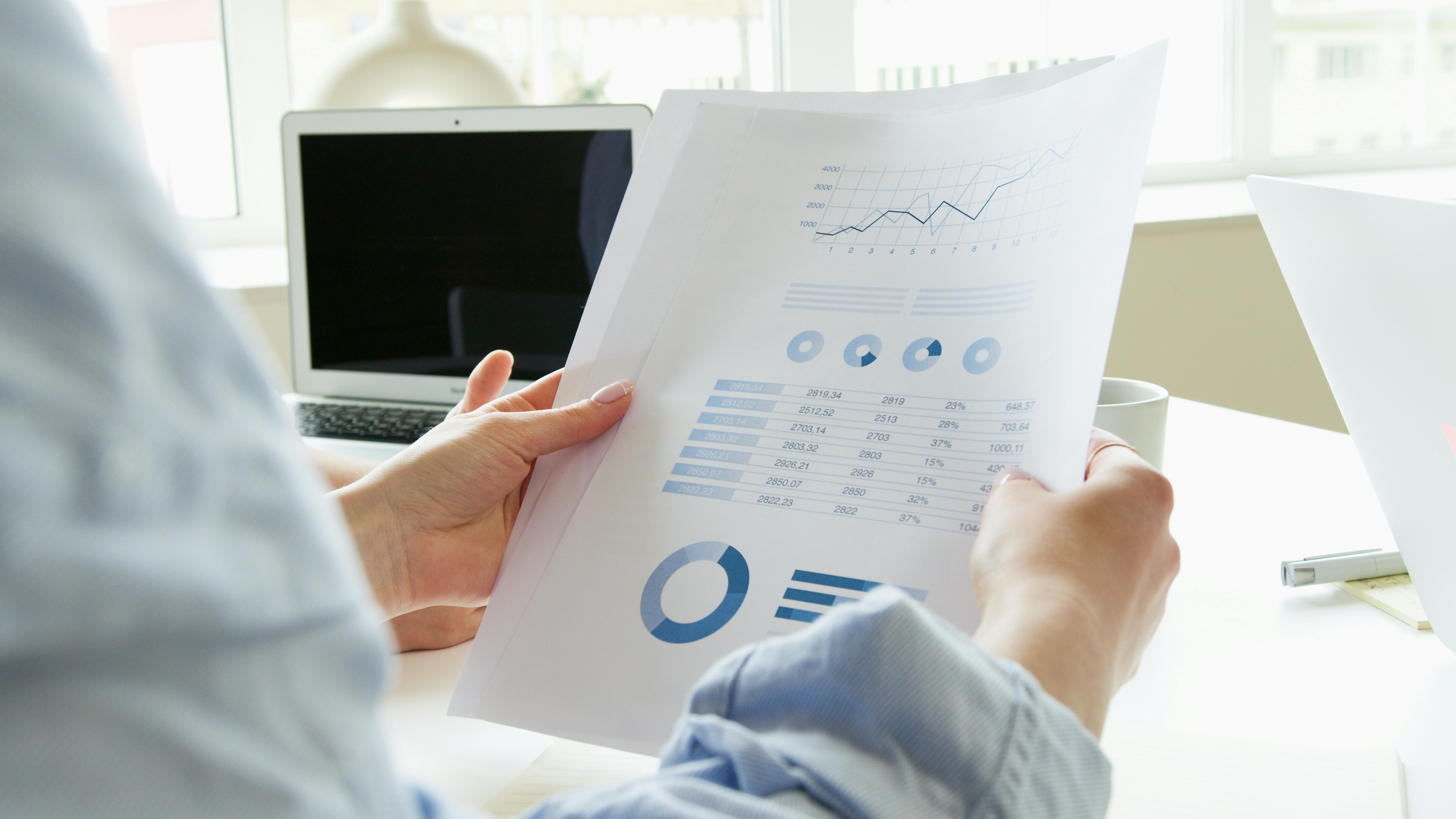employee reviewing employee benchmarks