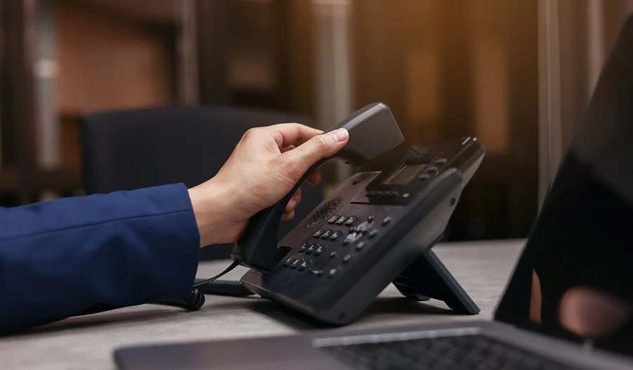 Inbound vs. Outbound Call Center: What’s the Difference?