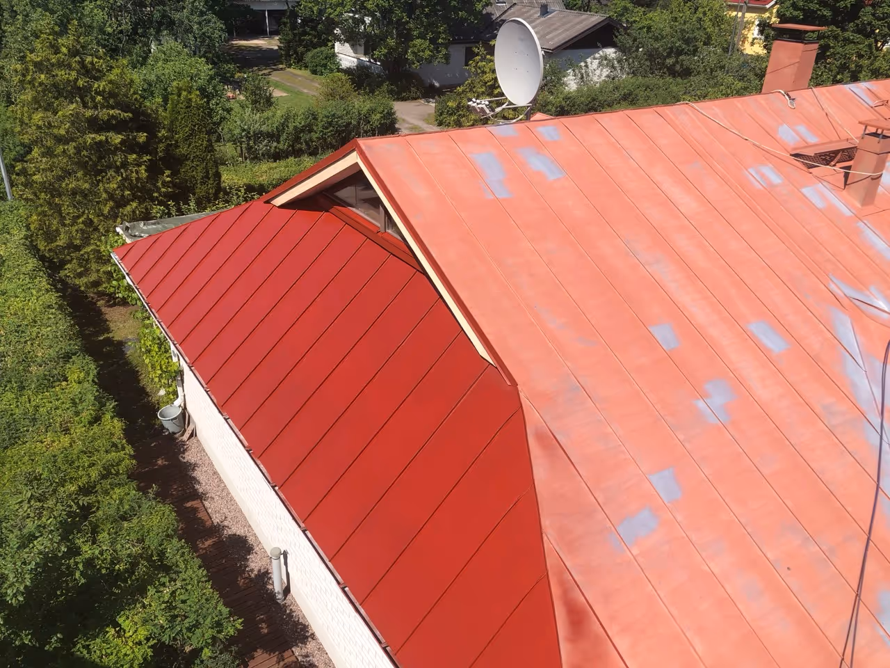 Pohjamaalattu peltikatto