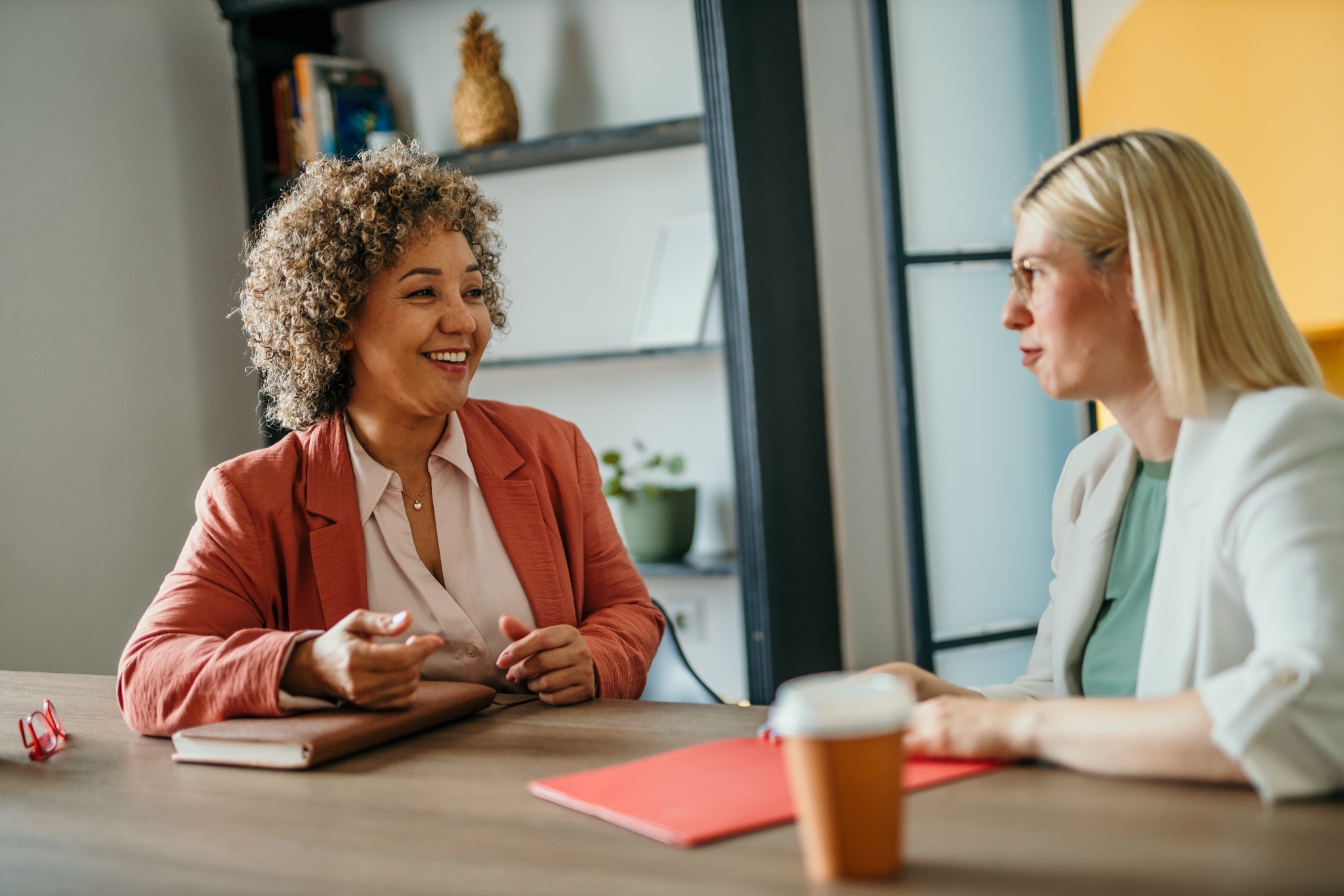 B2B discovery conversation, sales rep meeting with prospect, human connection in sales, building rapport with buyers, consultative selling conversation, qualifying sales prospects, relationship-driven B2B sales