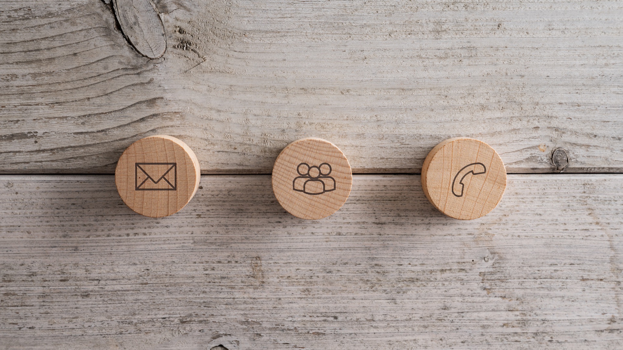 multi-channel outreach icons, email phone social follow-up, sales channel mix visual, outreach frequency planning, cold outreach channel icons, B2B sales touchpoint types, sales communication channels