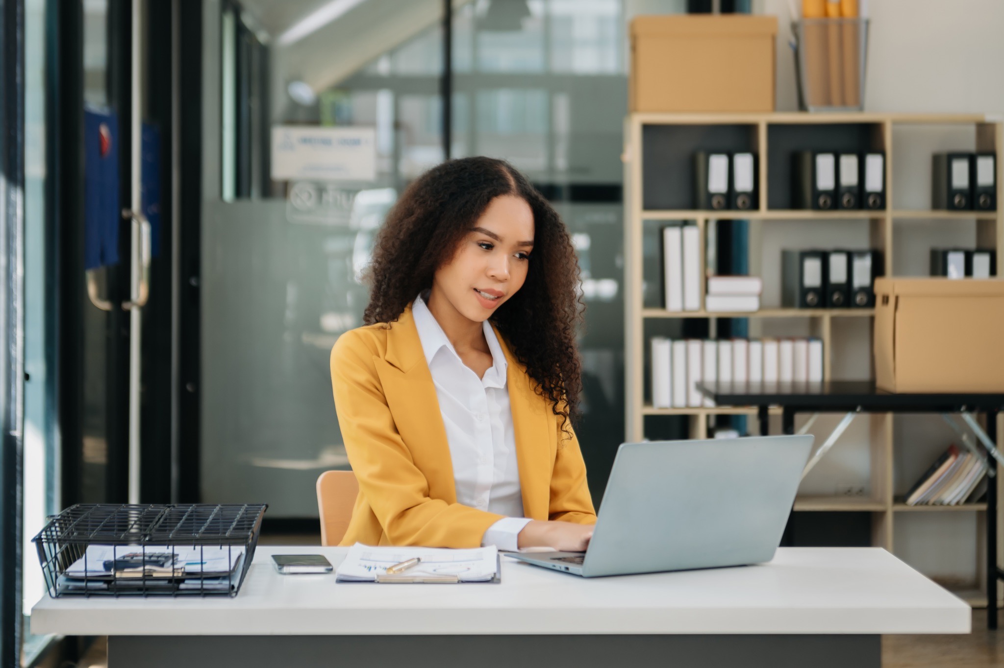 lead generation research desk, B2B marketing professional workspace, lead qualification analysis, marketing team office setting, demand gen vs lead gen planning, sales and marketing workspace, lead capture research