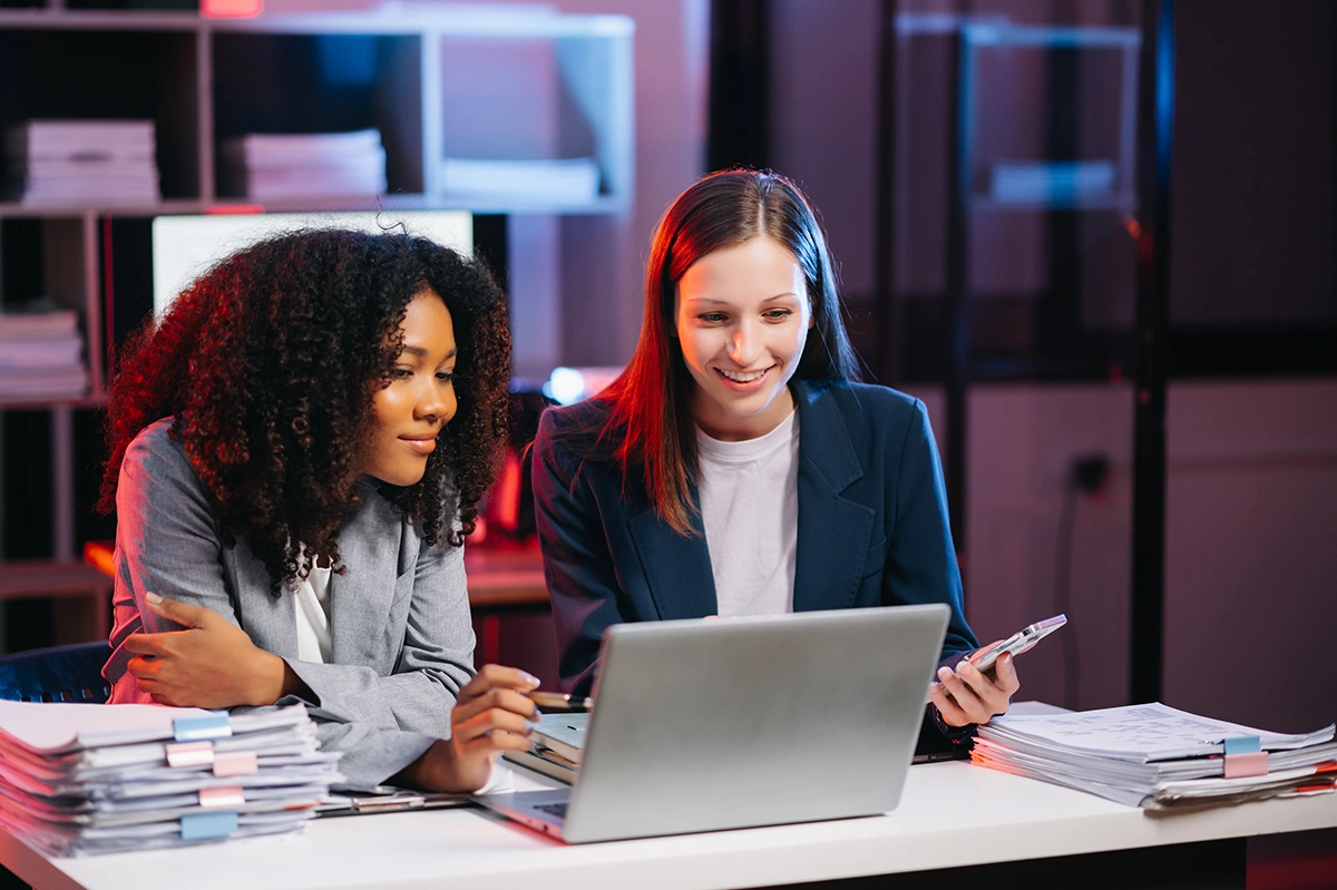 Two women, a leader and an executive manager discuss business