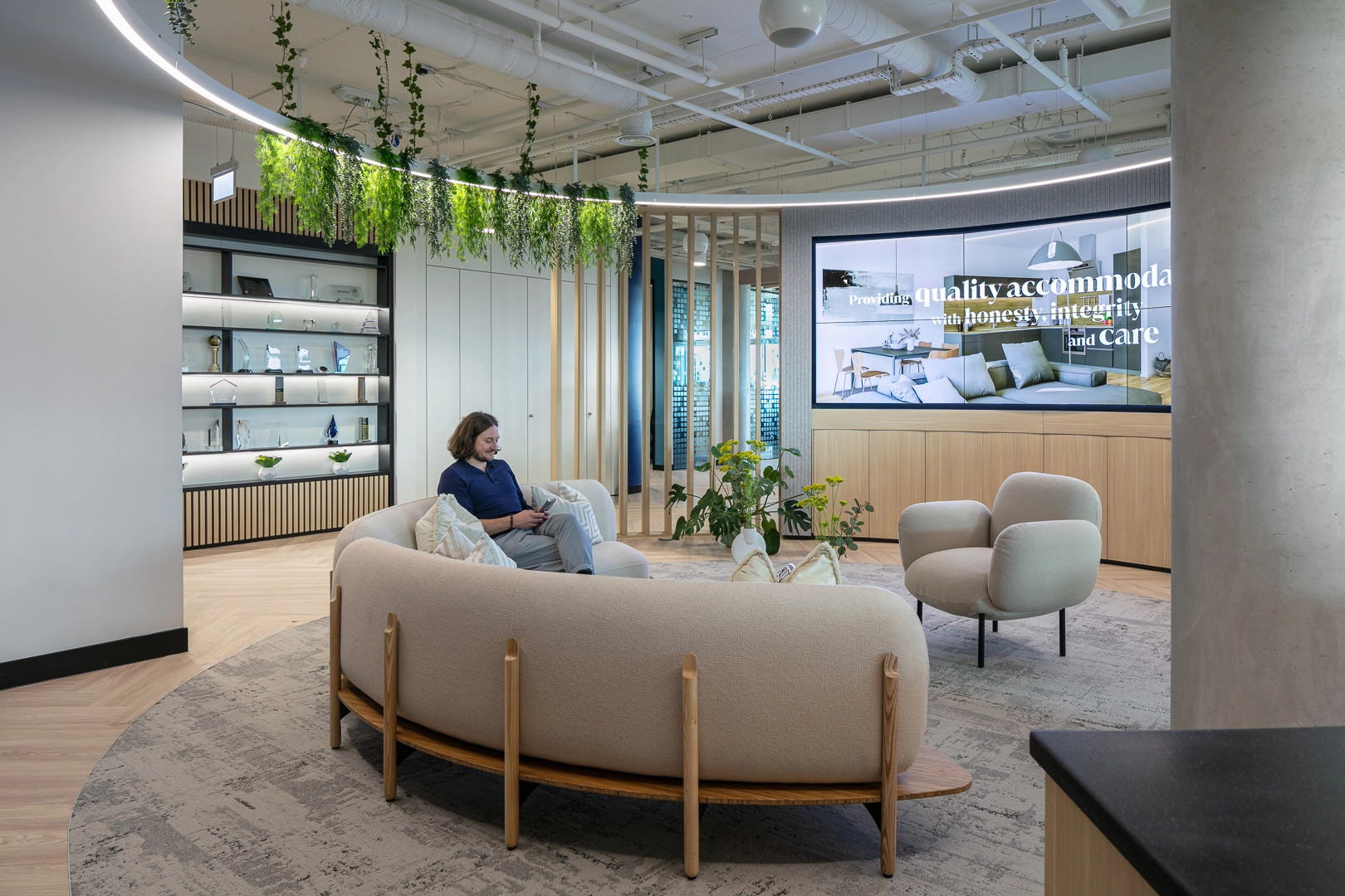 a person using a workplace that has optimised office space planning