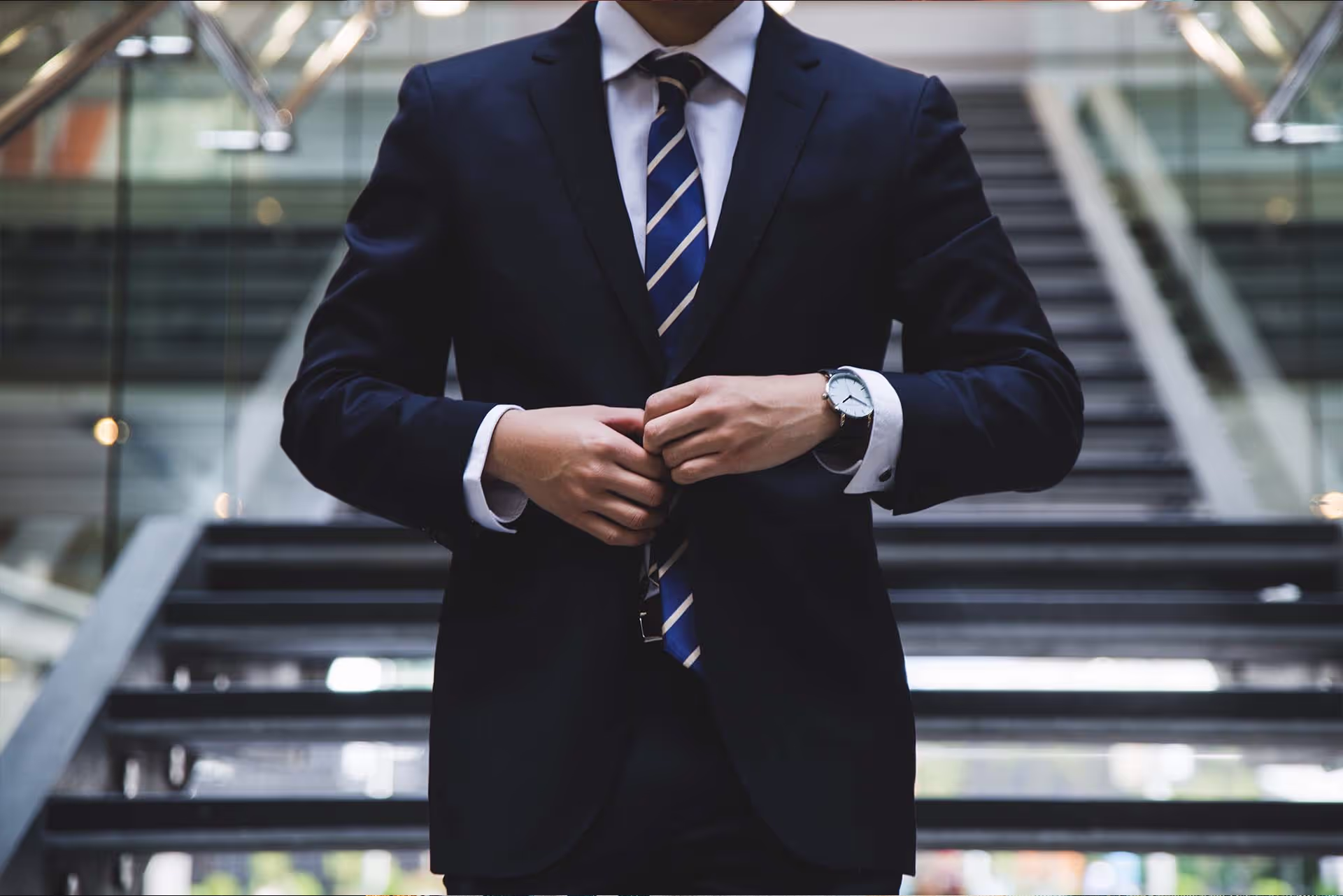 Men in a suit representing a mortgage advisor