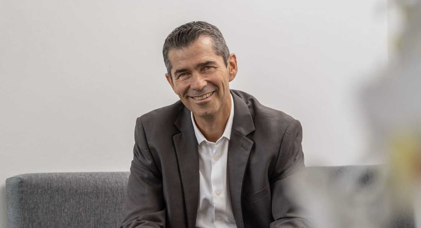 Interview with Mr. Raphael Bax, Director of Centre de Chirurgie Esthétique de l'Océan Indien (CCEOI)