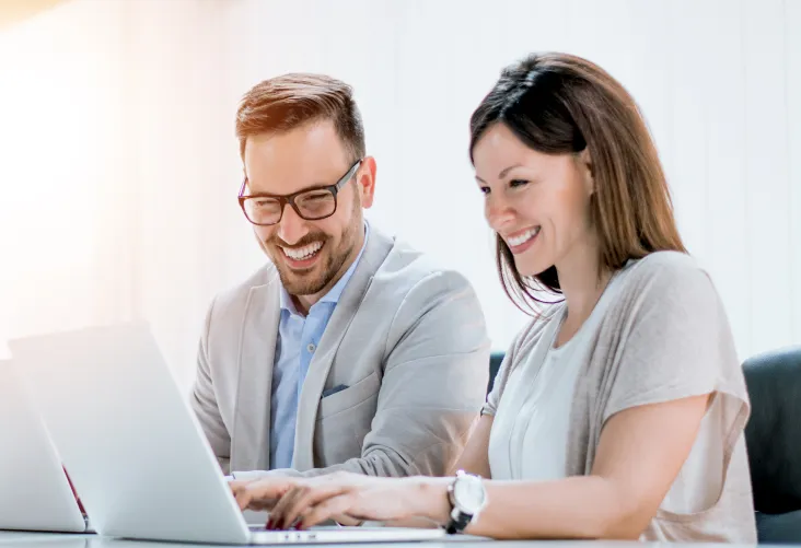 Personas trabajando