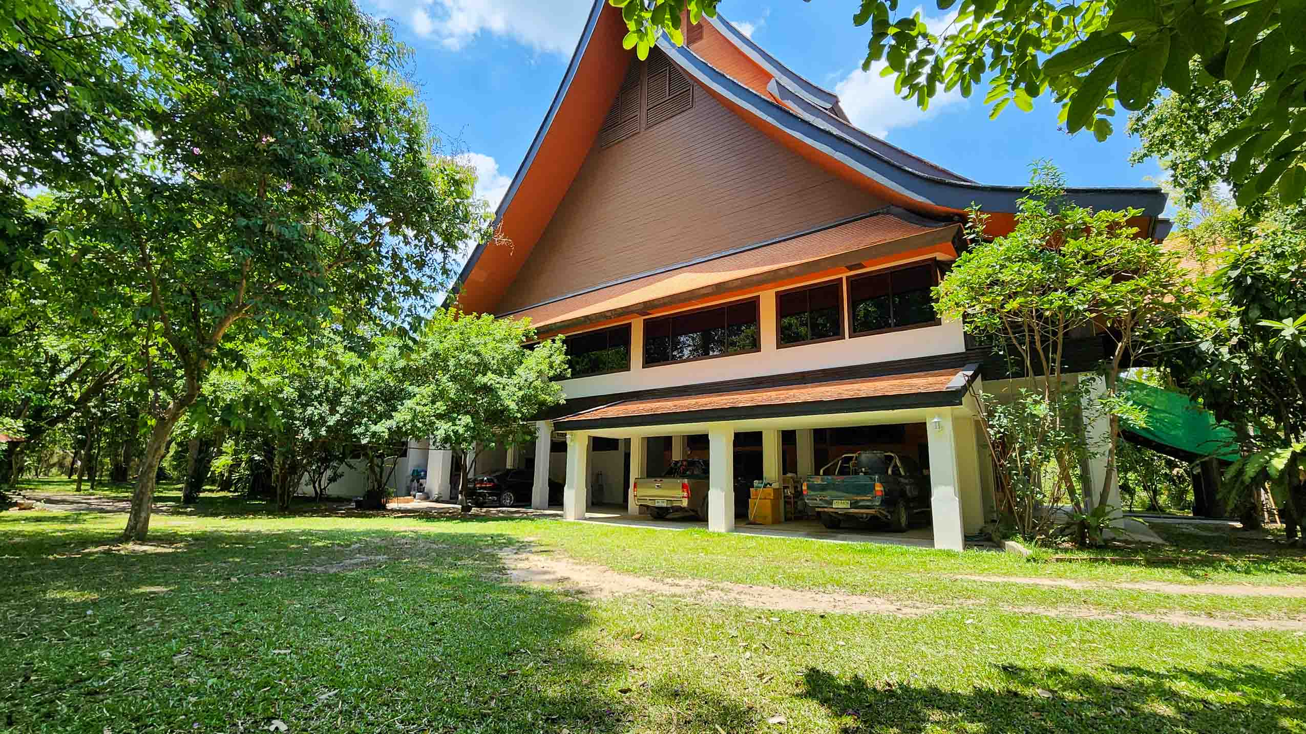 Expansive Luxury Estate on 7 Rai in Tranquil Nam Phrae, Hang Dong