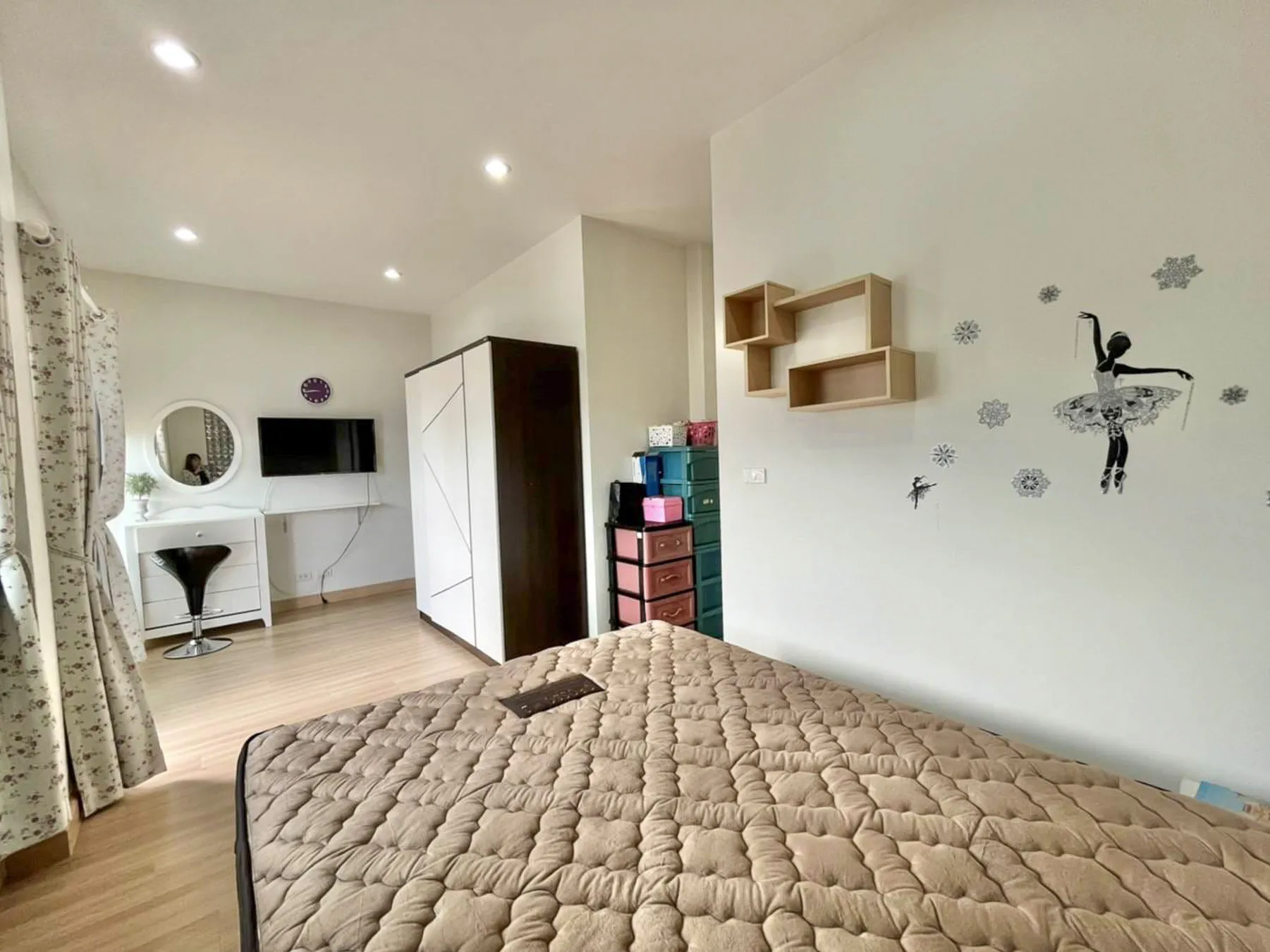 Furnished 3 Bedroom Duplex For Sale With Tenant In San Kamphaeng
