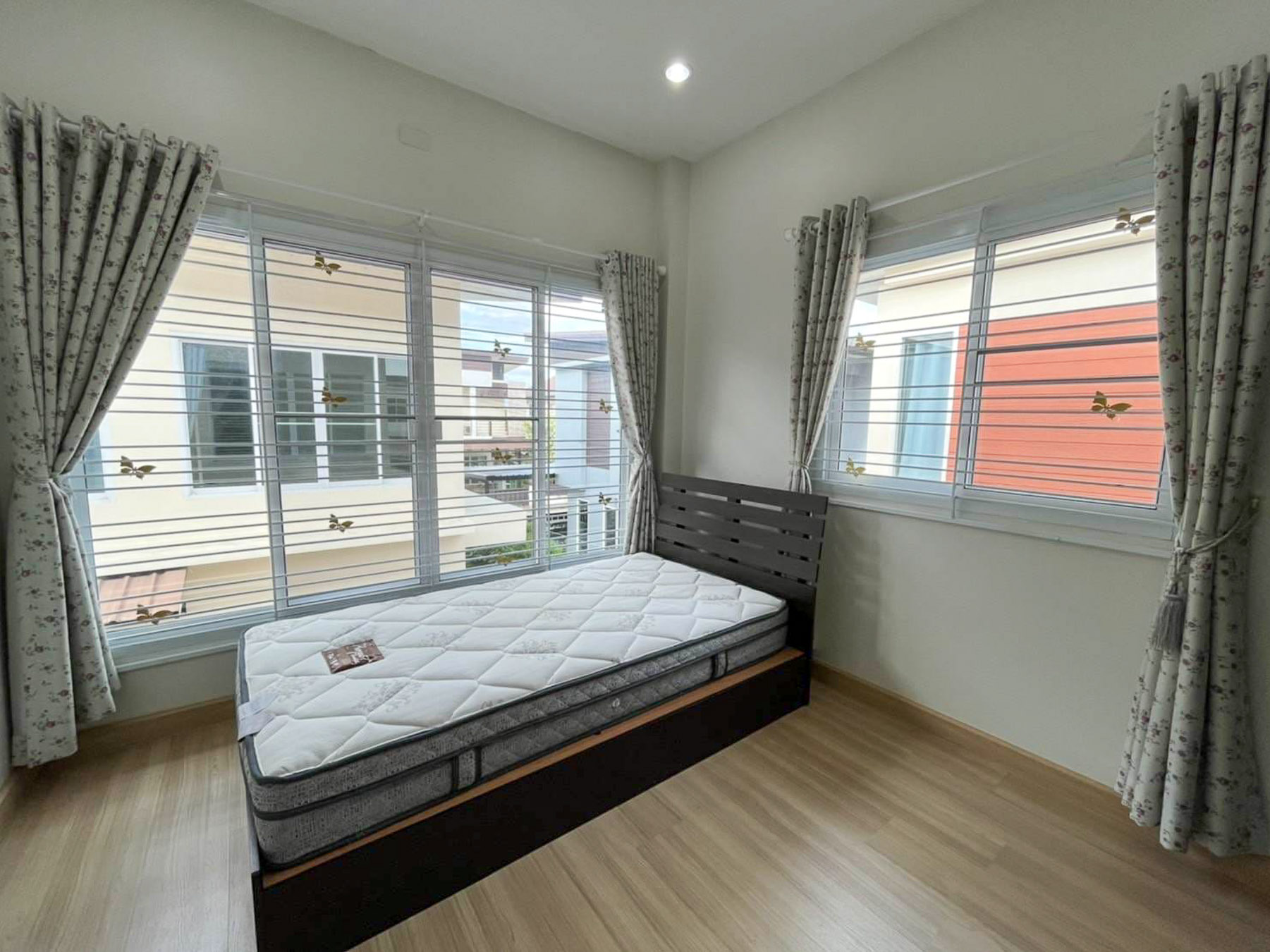 Furnished 3 Bedroom Duplex For Sale With Tenant In San Kamphaeng
