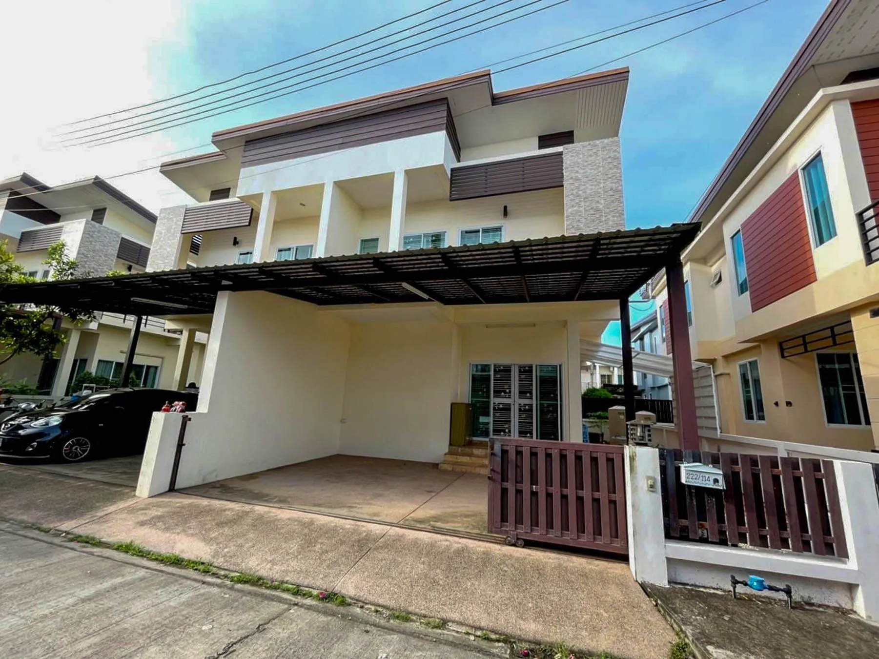 Furnished 3 Bedroom Duplex For Sale With Tenant In San Kamphaeng