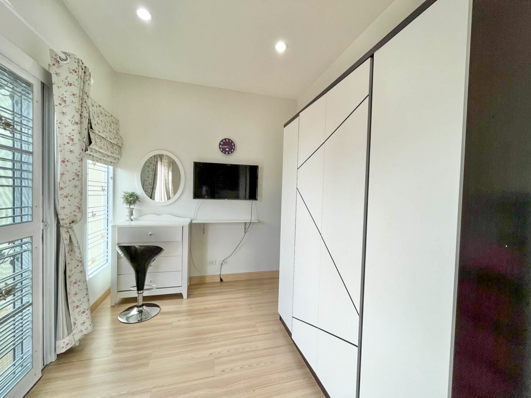 Furnished 3 Bedroom Duplex For Sale With Tenant In San Kamphaeng