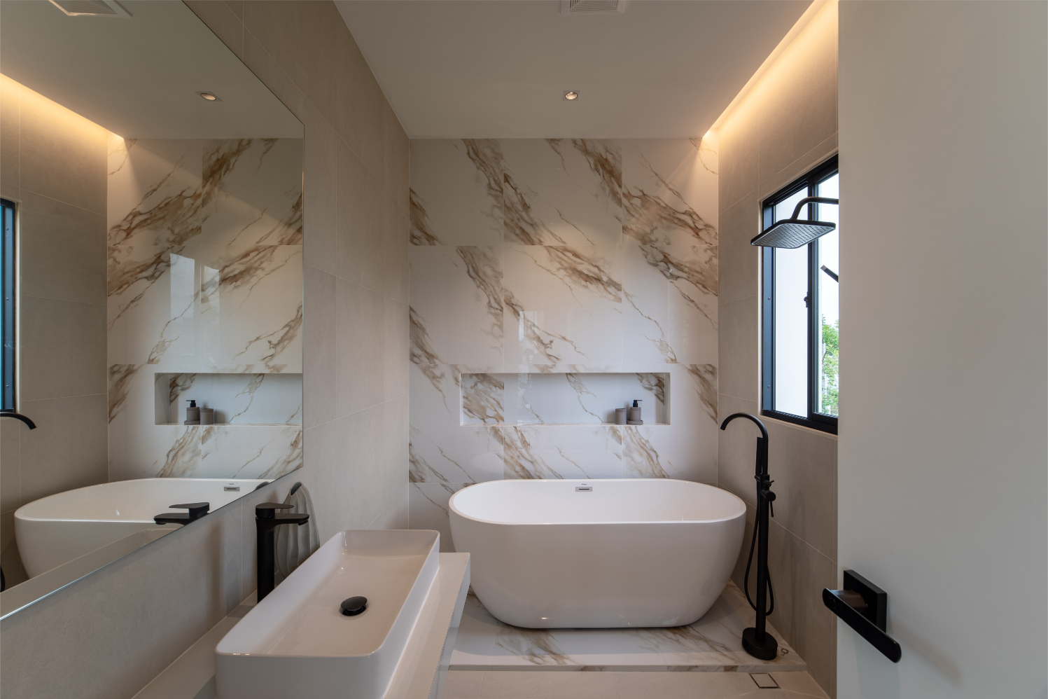 5BR Pool Villa For Sale Hang Dong | Chiang Mai