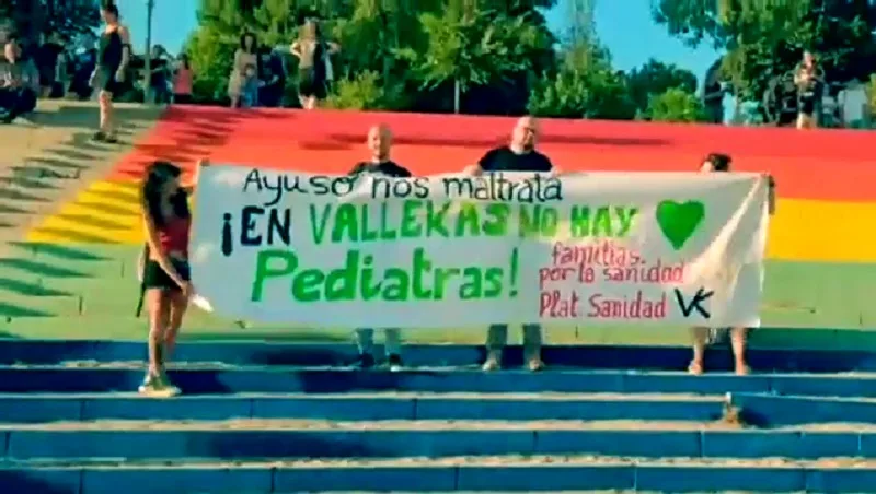 Cartel concentración médico en Vallecas