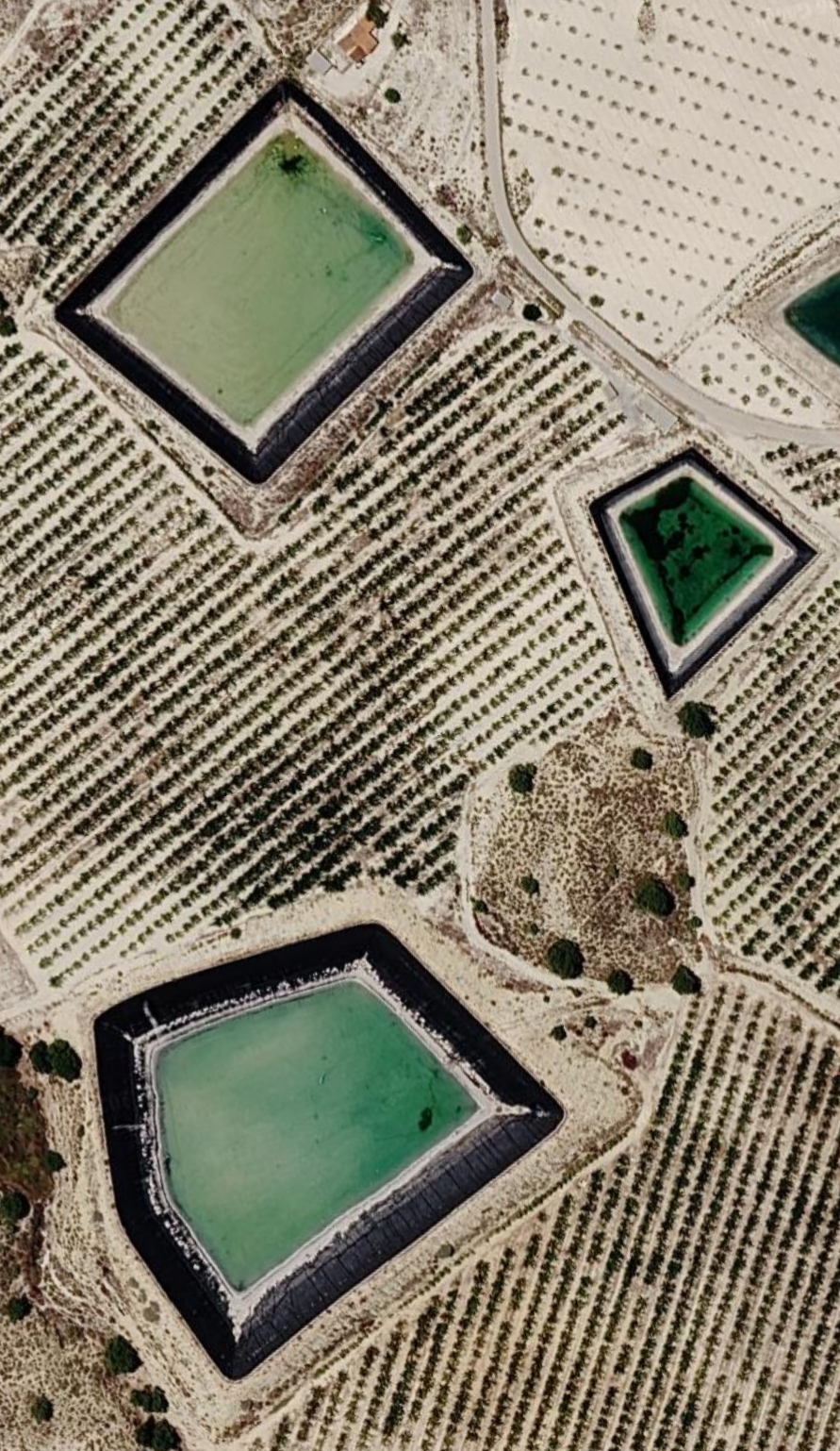 Balsa de riego vista desde el aire