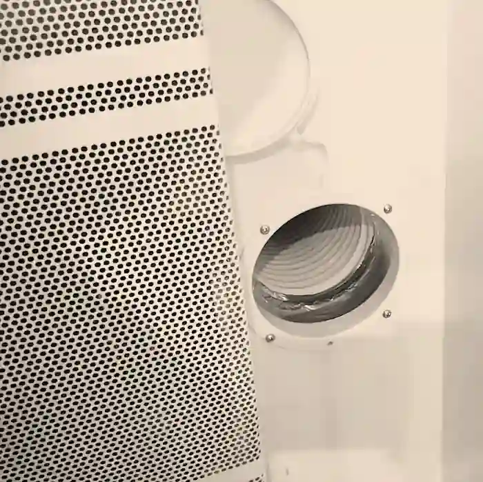 Bouche-aération-mur-intérieur-climatisation