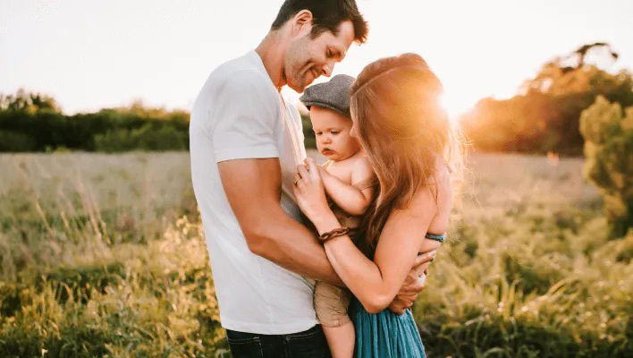 Family-discussing-life-insurance-options-with-Stanley-Insurance-expert