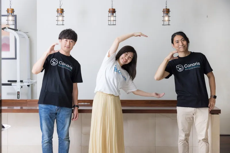 プレスリリースに採用されなかった「C」をアピールした写真w