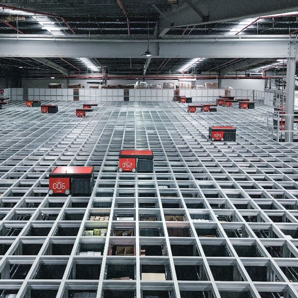 robotic order fulfilment robots utilising ai to process and pick