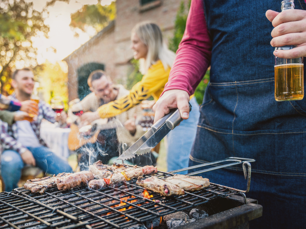 How to Host Great Summer Gatherings in Your Rental Home