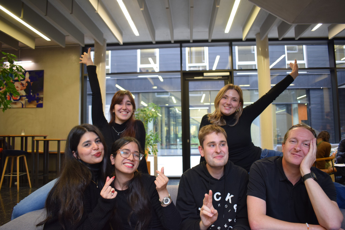 A picture of DPS Team IRIS: A diverse team of sighted and blind participants.