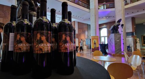 Gulácsy Lajos tiszteletére dedikált bor várta a Múzeum+ látogatóit a Nemzeti Galériában