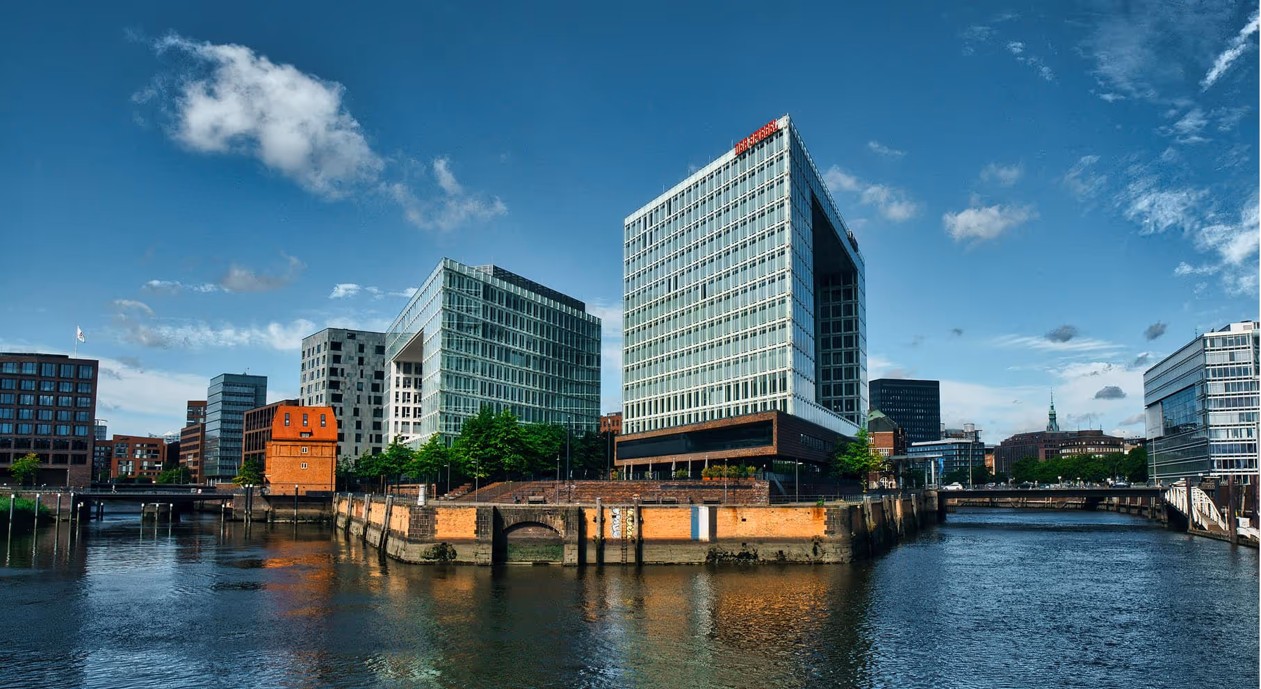 Reinigungsfirma Glanzburg in der HafenCity Hamburg - Ihr lokaler Partner für professionelle Reinigungsdienstleistungen