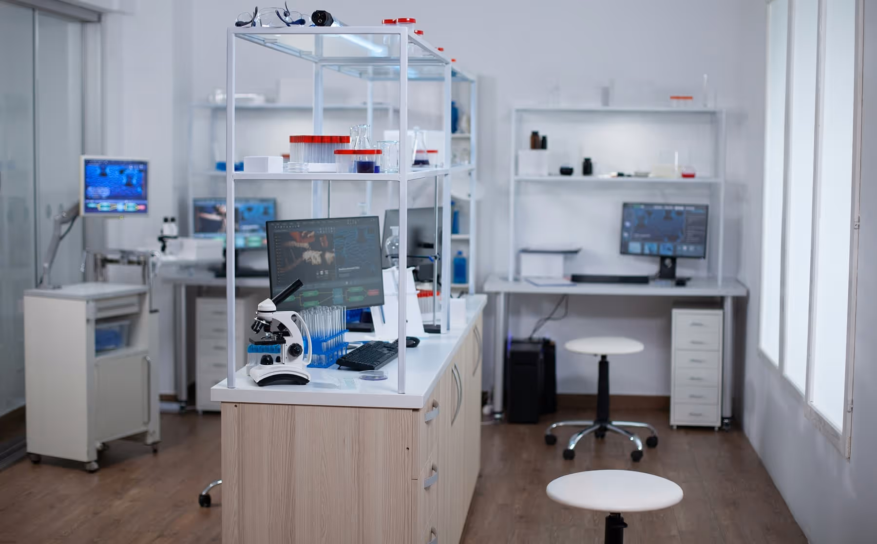 Reinraumreinigung für Hamburger Laboratorien - Spezialverfahren zur Einhaltung höchster Reinheitsklassen