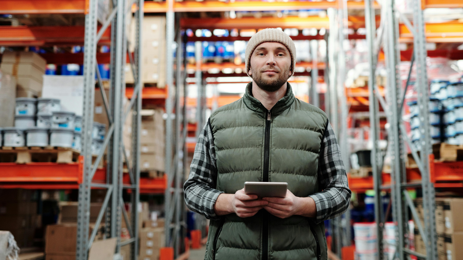 Warehouse worker in a 3PL warehouse