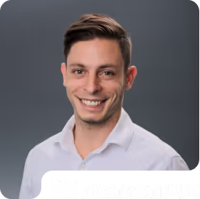 Alejandro Oromy, Revenue Operations Lead at Momentum