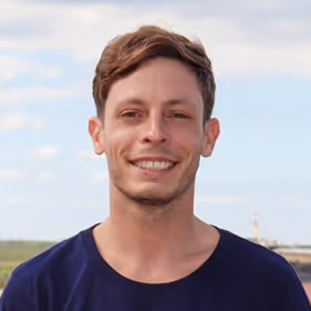 Alejandro Oromy, Revenue Operations Lead at Momentum