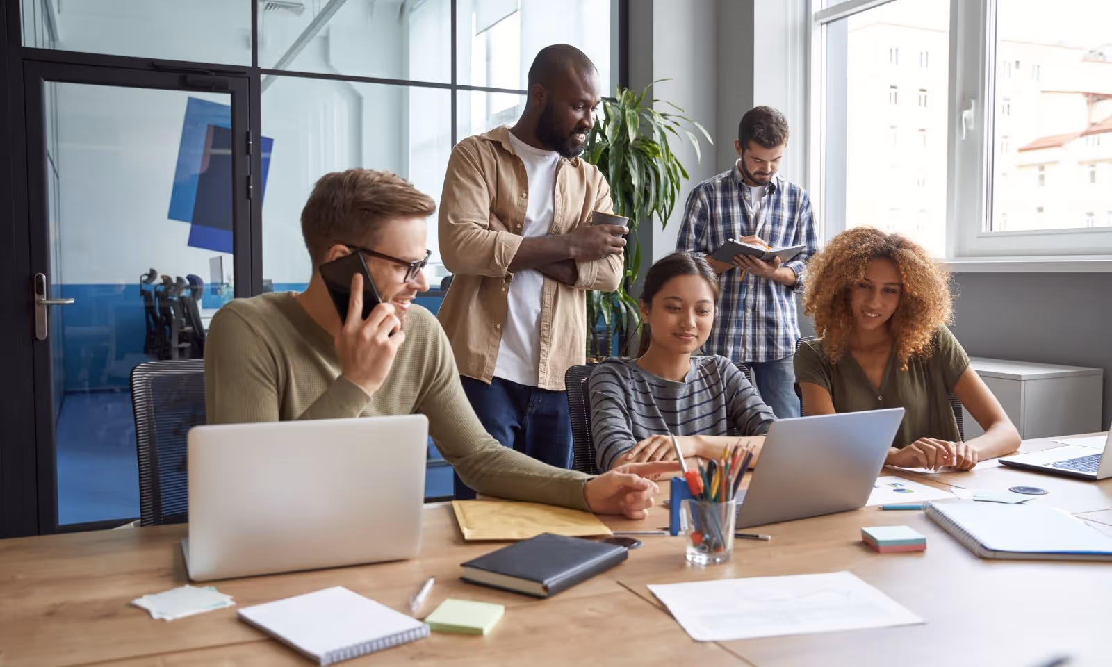 Blog post thumbnail: Sales ABM Ideas - Sales team with targeted email signatures