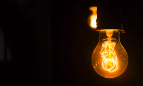 Blog post thumbnail: Mailbox Warming Analysis - Manual vs automatic email deliverability improvement