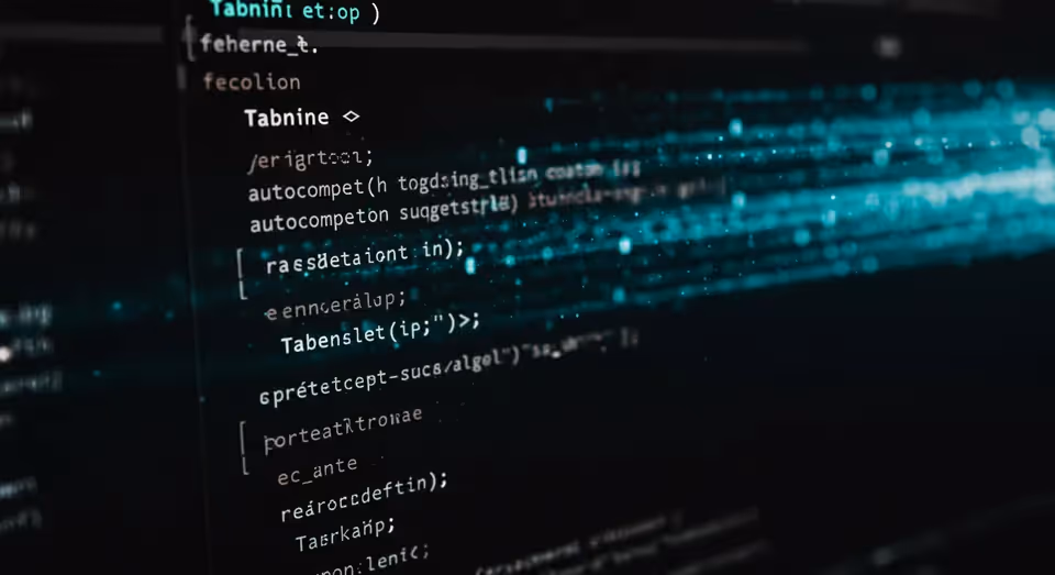 Tela de computador exibindo códigos de programação