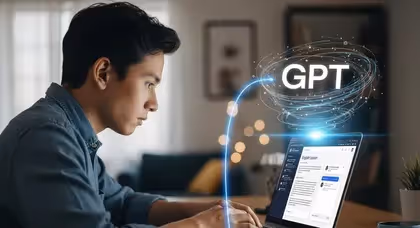 Jovem concentrado digitando com destaque para GPT na tela