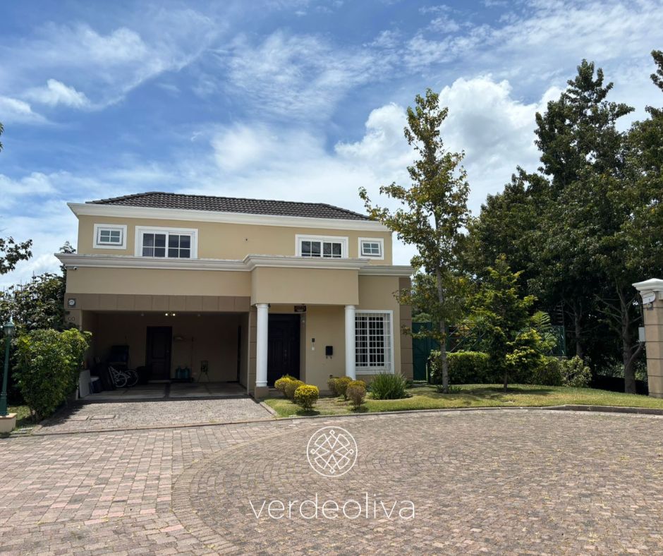 Casa en venta en condominio Villas de Entreverdes Fraijanes