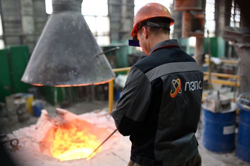 На ПЗПС запущена новая открытая индукционная печь