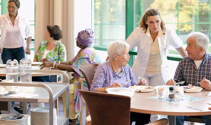 Maison de retraite ou téléassistance pour seniors