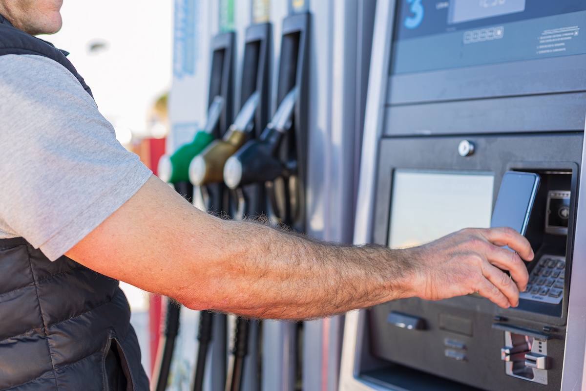 6 Best Fuel Discount Cards for Professional Drivers and Fleets