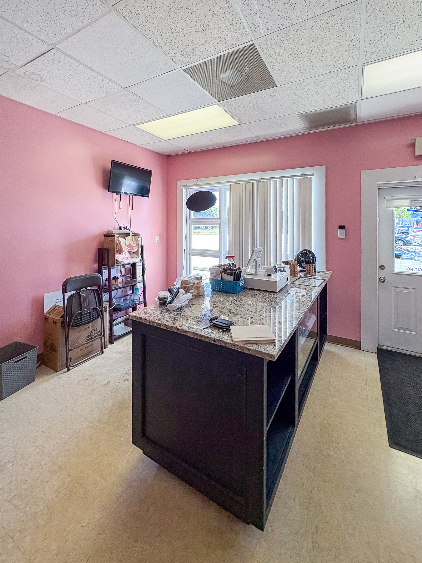 Displayed image from the thumbnail slider