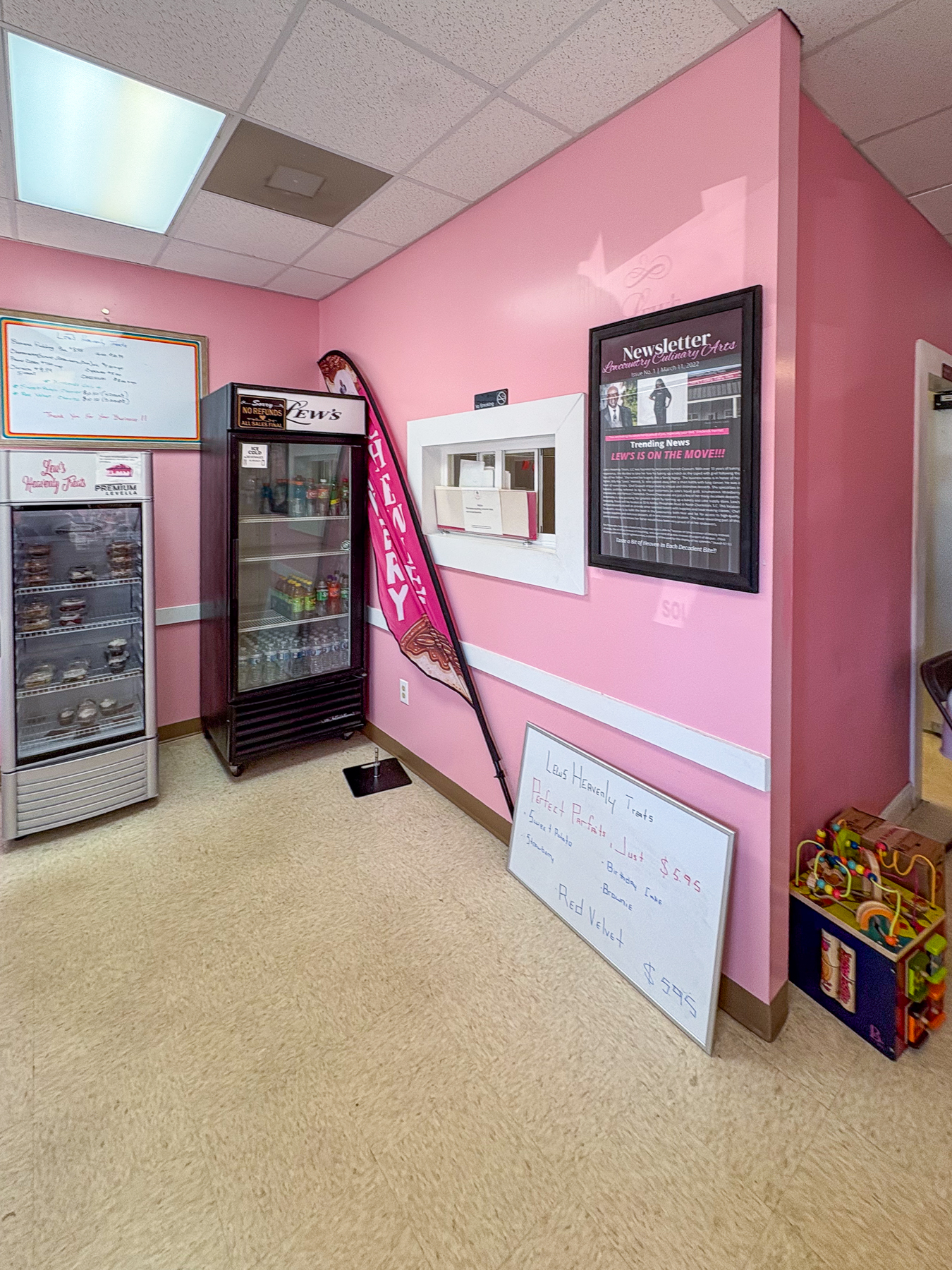 Displayed image from the thumbnail slider