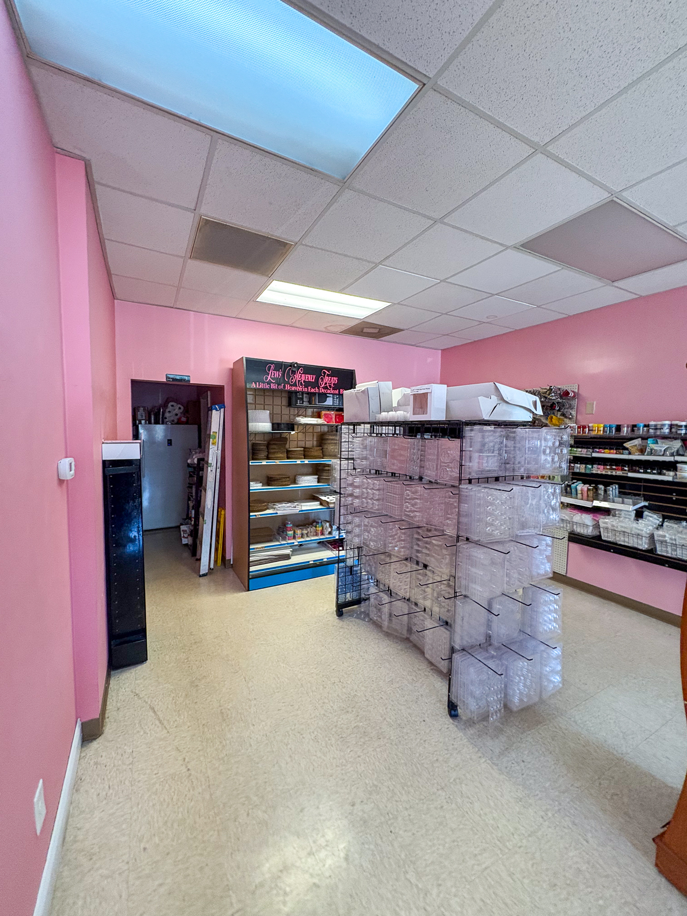 Displayed image from the thumbnail slider