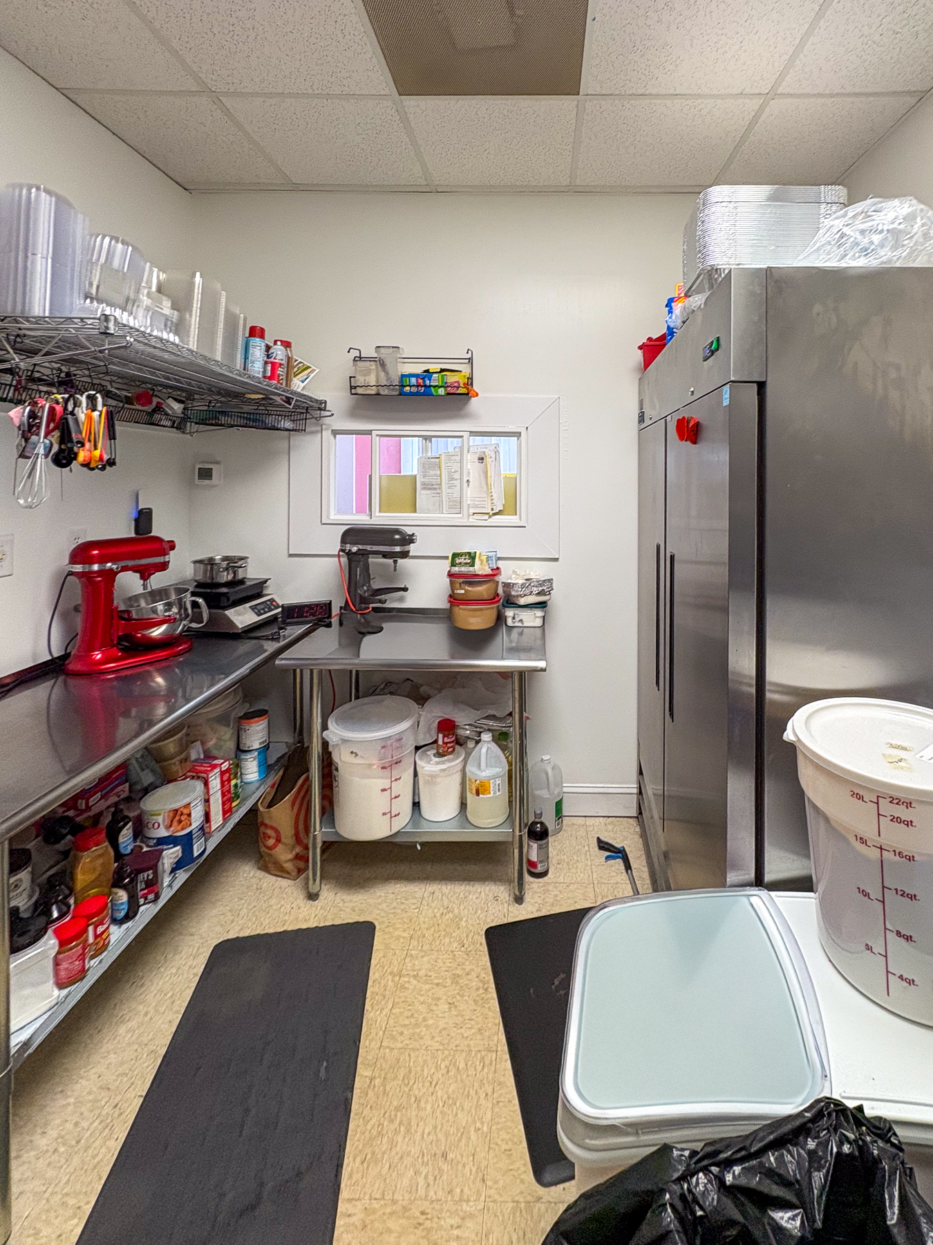 Displayed image from the thumbnail slider