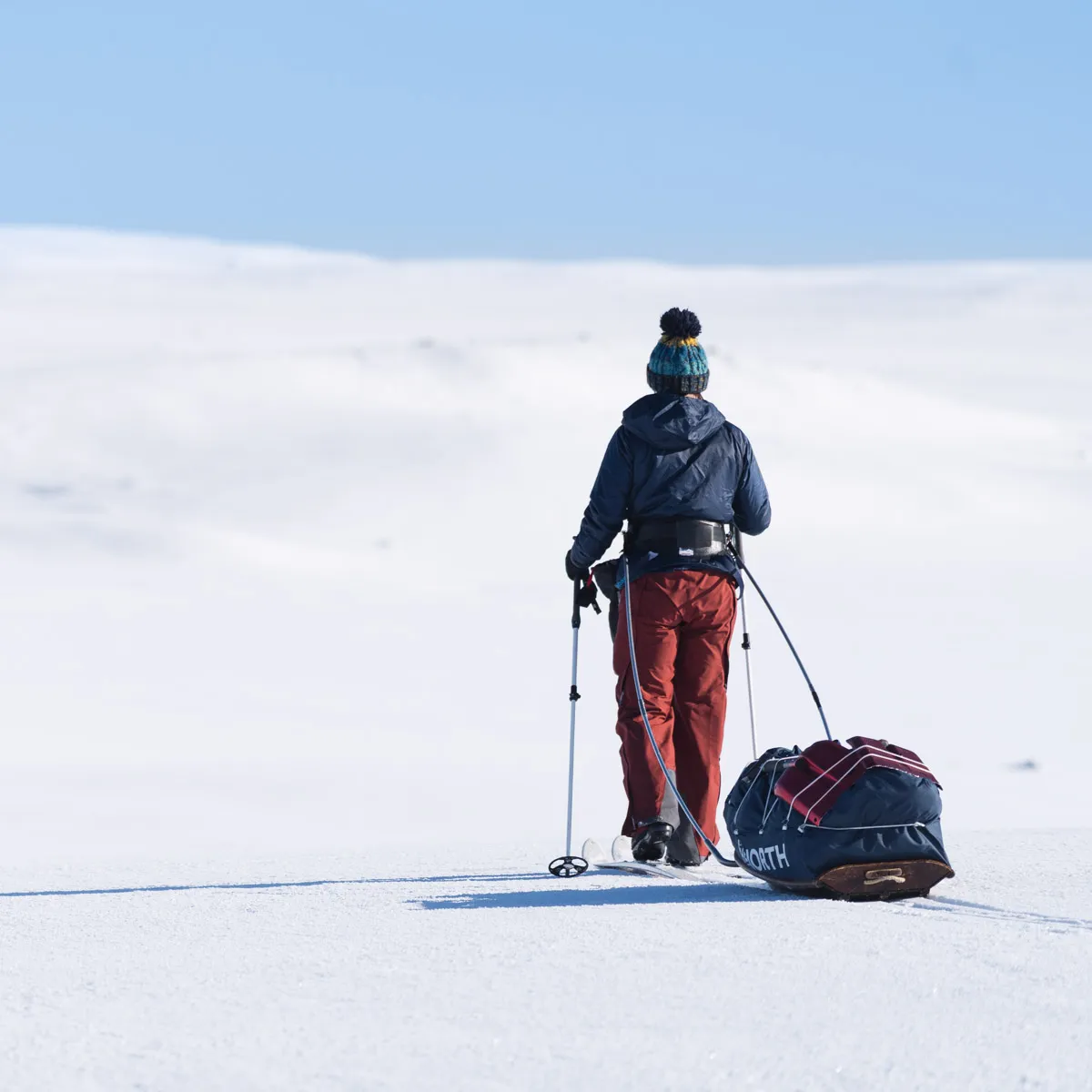 Skitouren durch unberührten Schnee im nördlichen Dalarna, auch für Anfänger geeignet.