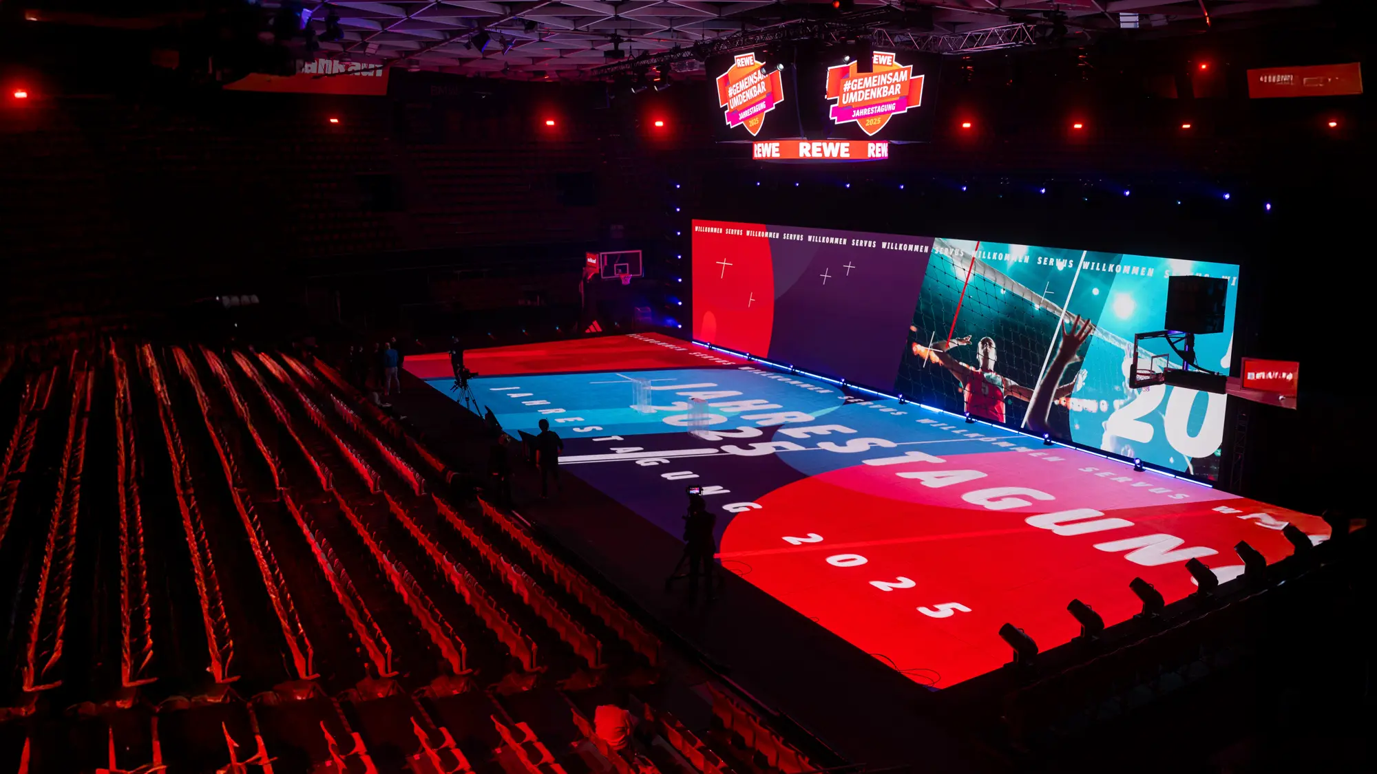 For the REWE JAV at BMW Park, we worked with a total of six Pixera servers – four provided by us and two from the venue. Our team was responsible for programming and operating the entire show, driving a complex setup that included the main LED wall (approx. 10,000 x 1,500 px), LED floor, LED ring, LED cube, and several projection surfaces.